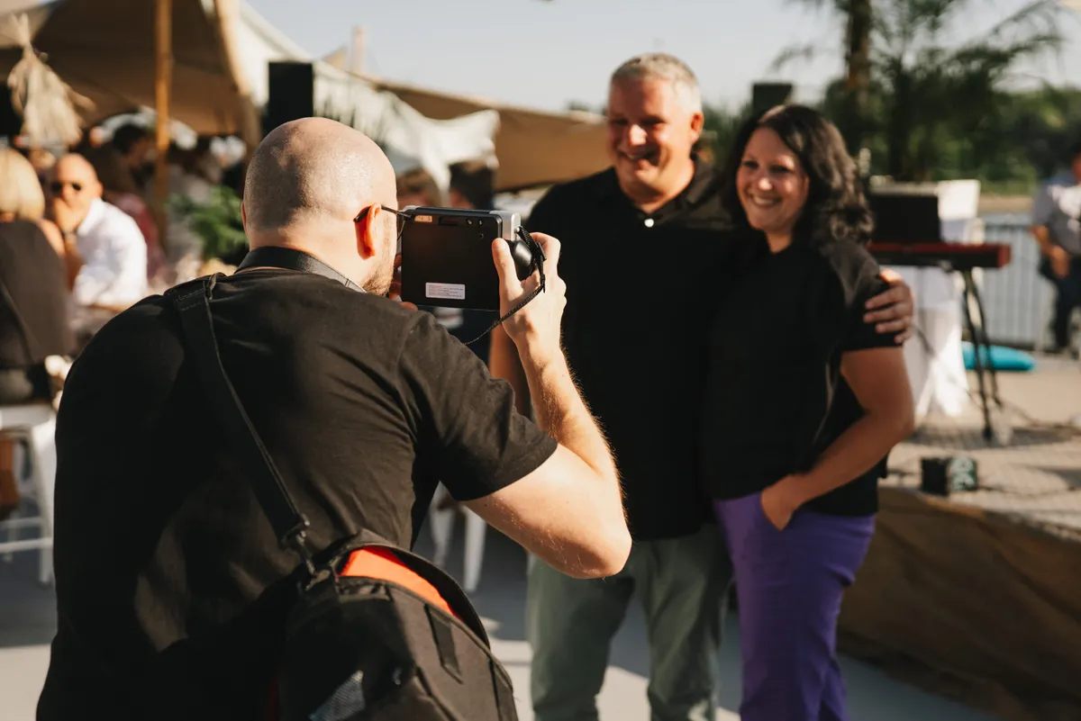 Professionelle Eventfotografie mit Same-Day-Delivery beim Sommerfest für Mitarbeiter.